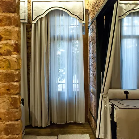 Arx Aparthotel 3*